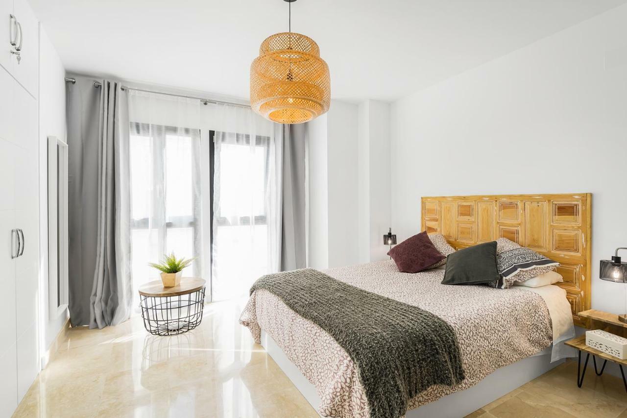 Apartamento Lujo Ancha Del Carmen Малага Екстериор снимка